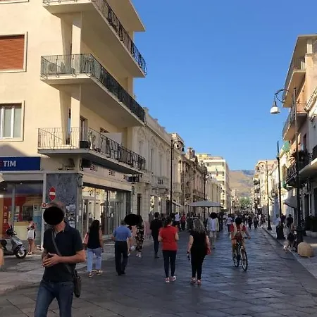 Couette-café Leus 4*