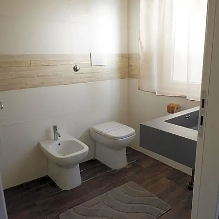 Leus Bed & Breakfast 4*