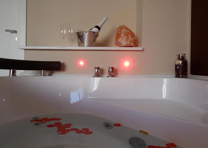 Leus Bed & Breakfast 4*